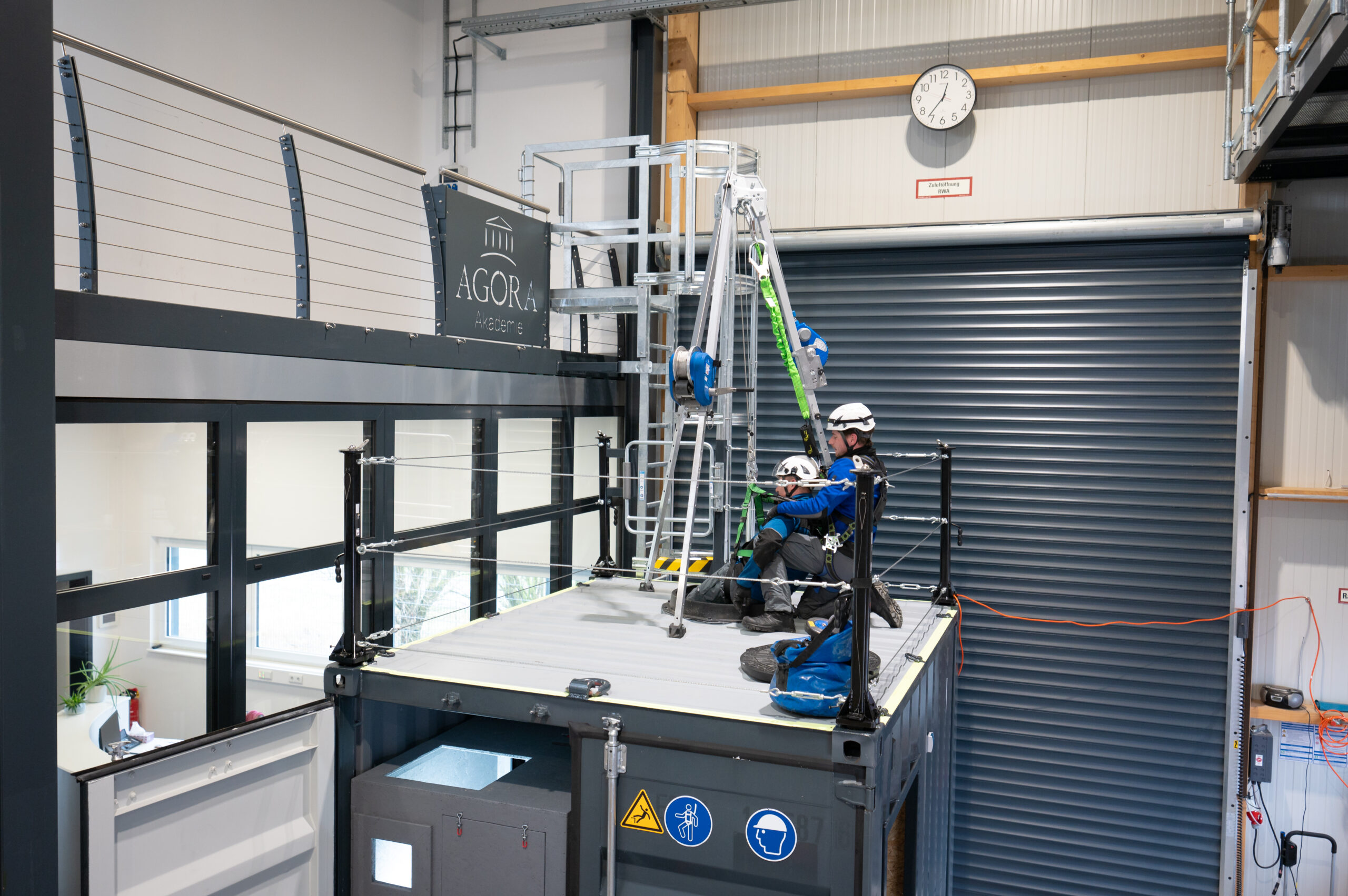 Confined Space Trainings Cube zieht in die Agora Akademie in Pouch ein